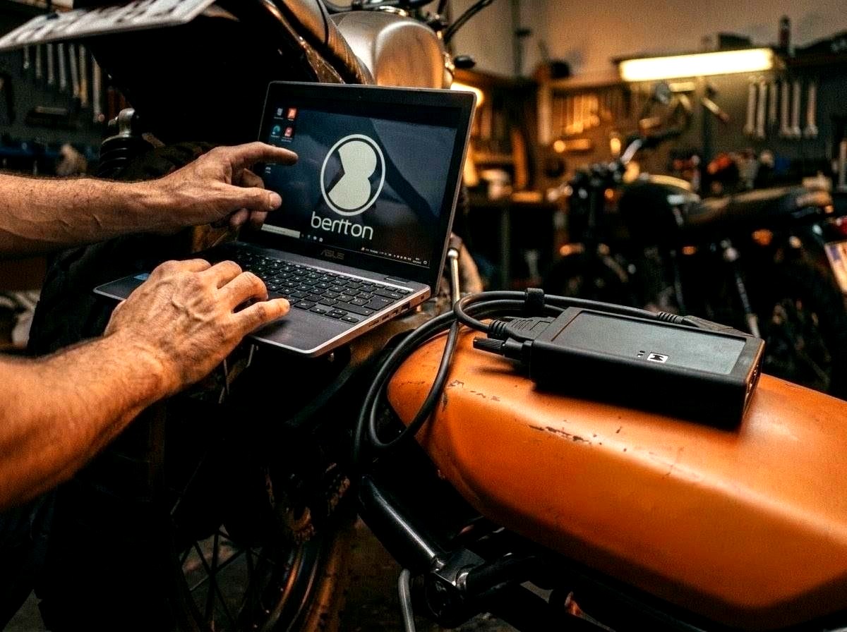 Diagnosis electrónica de moto con equipo profesional en FR´Bikes Madrid
